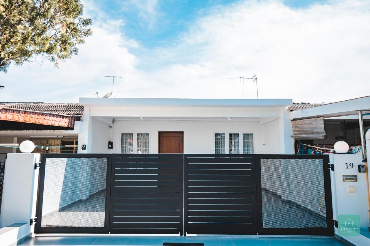 Jomstay Muji 19 & 7 Inn Ipoh Garden 8-10 Pax Exterior photo